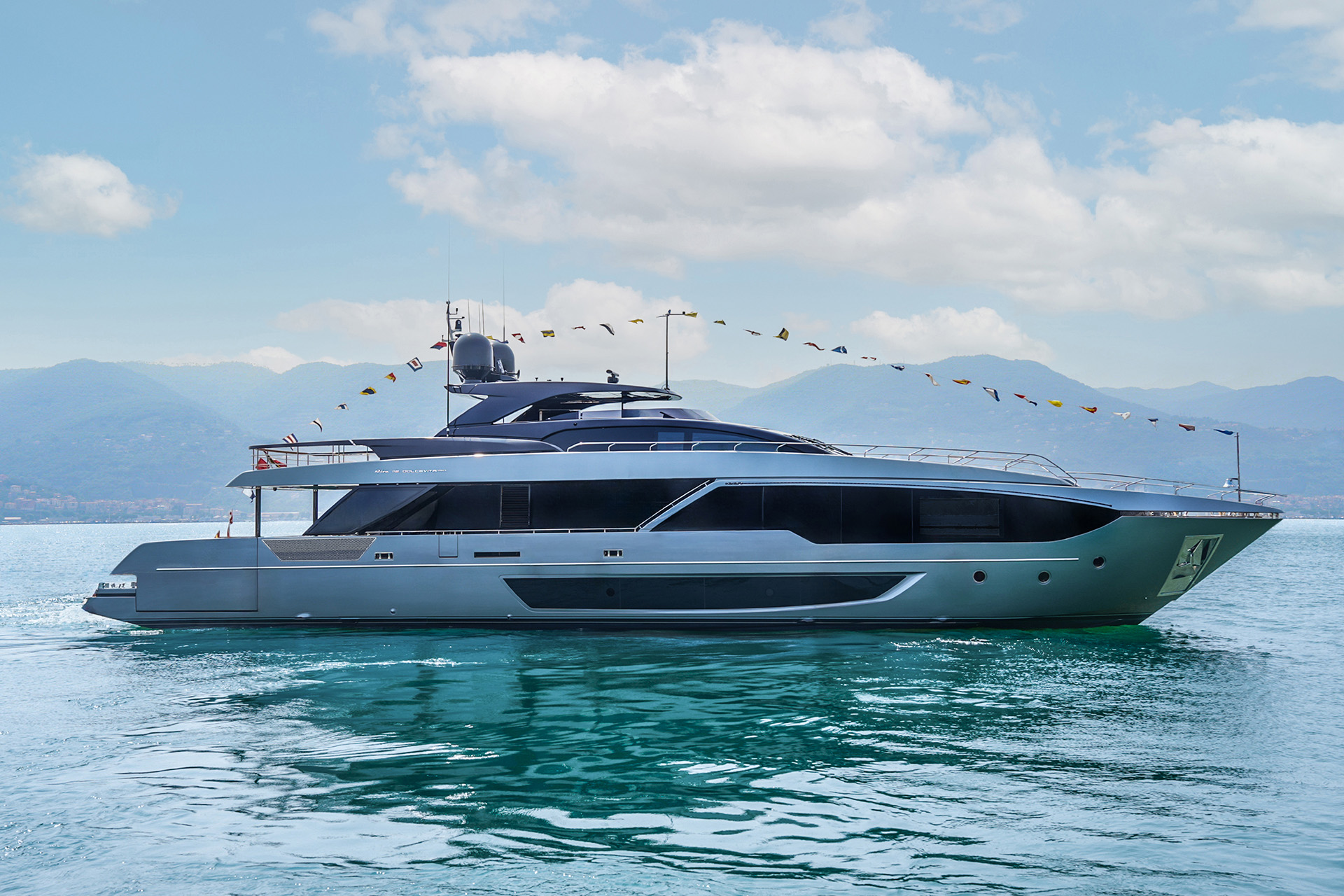 New Riva 112’ Dolcevita Super: super in terms of space, on-board liveability and contact with the water.