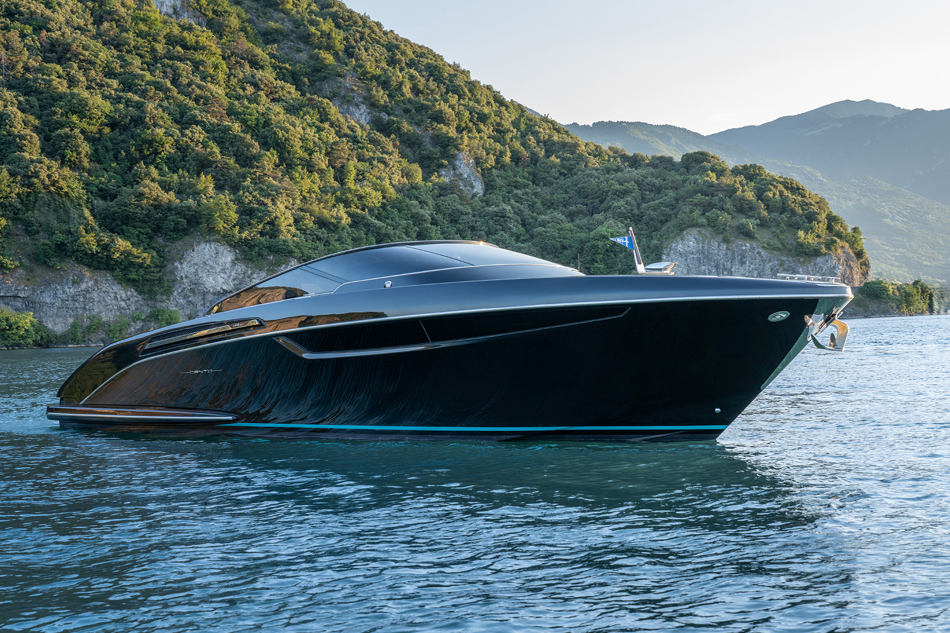 Riva Cento is born: the open yacht for collectors that celebrates the Riva legend from a contemporary perspective.